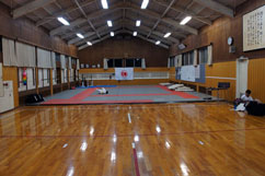 �������F��