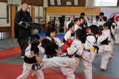 �������F��