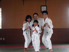 拳心館広島支部 (Hiroshima Branch of Kenshinkan) 拳心館広島支部 (Hiroshima Branch of Kenshinkan)